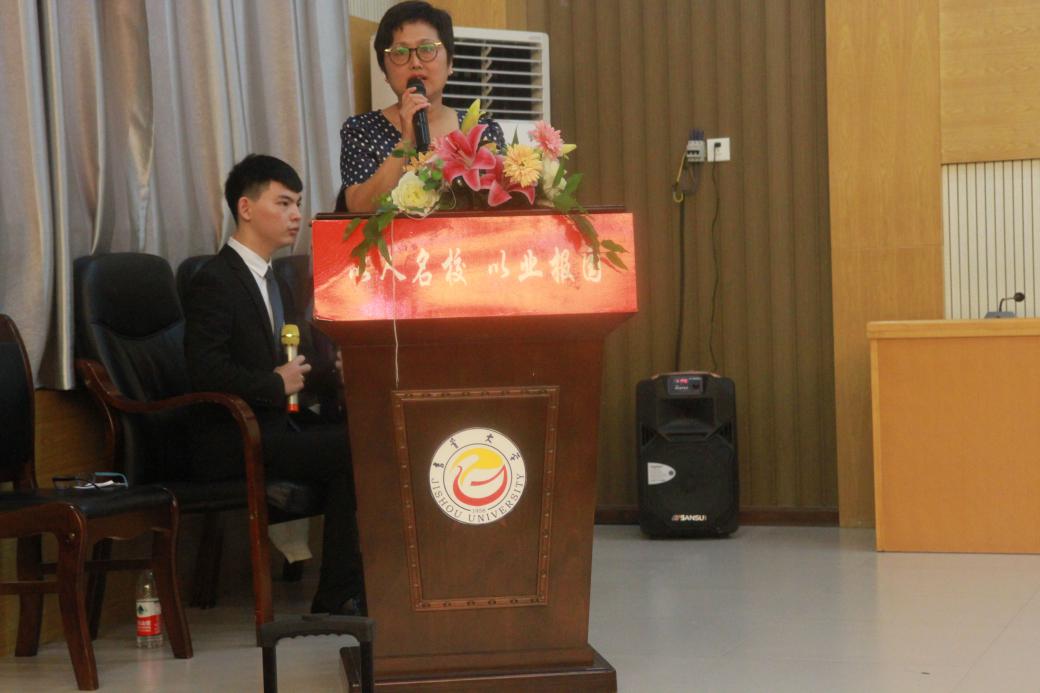 图为王元副书记在竞赛前讲话